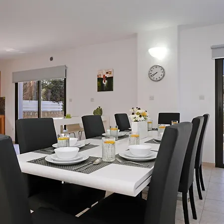 Greenway - Large Private Pool Semesterbostad *