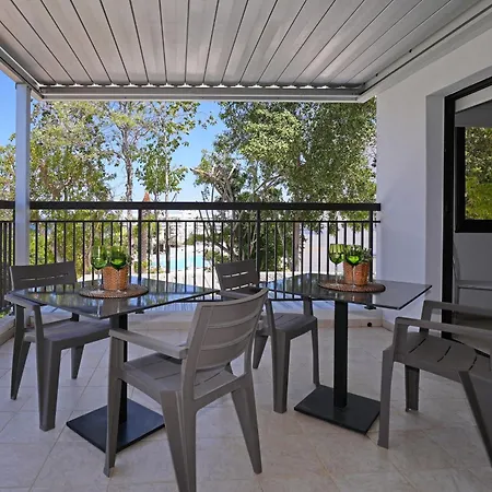 Semesterbostad Greenway - Large Private Pool *